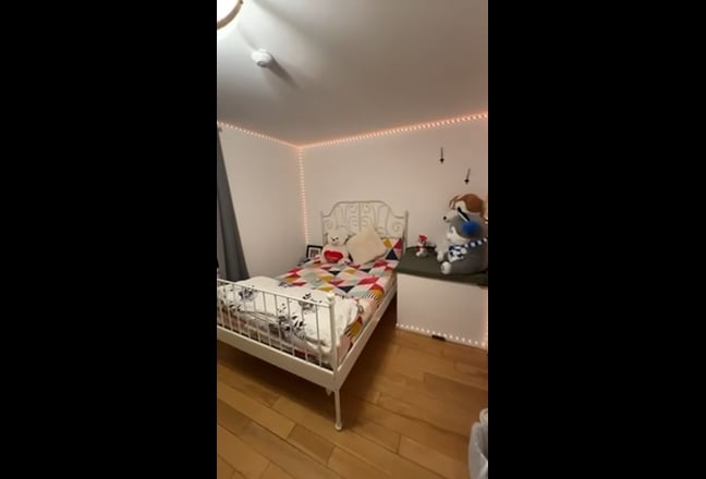 One large bedrooms in a female flat share  Main Photo