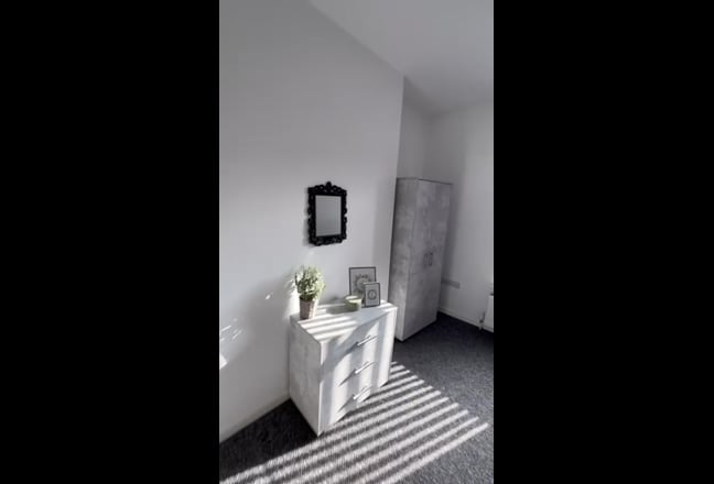 Video 1: Bedroom 1 - Double (Single Occupancy)