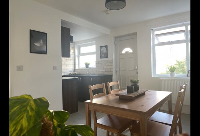 Double bedroom right next to Uni Main Photo