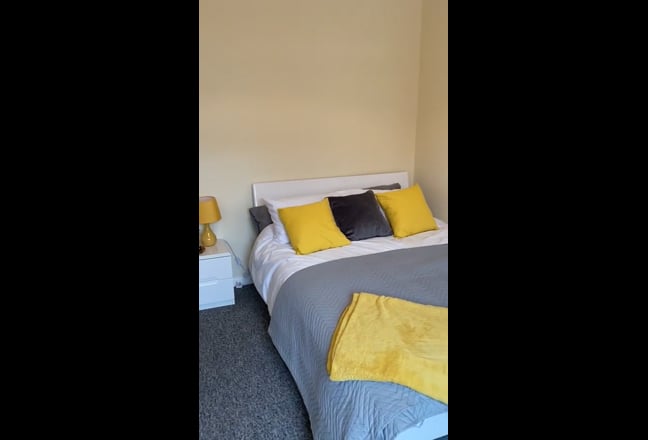 En Suite 🛏 Near Stockport Station 🚉 Main Photo