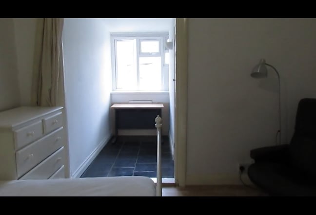 Double Ensuite Near Station, off Street Parking Main Photo