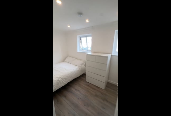 Large single  and 2 double room in canary wharfe  Main Photo