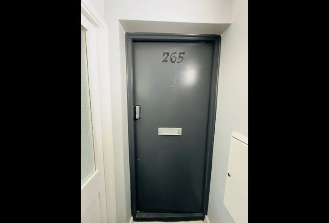 Beautiful 2 Bed Flat in Barking, IG11 Main Photo