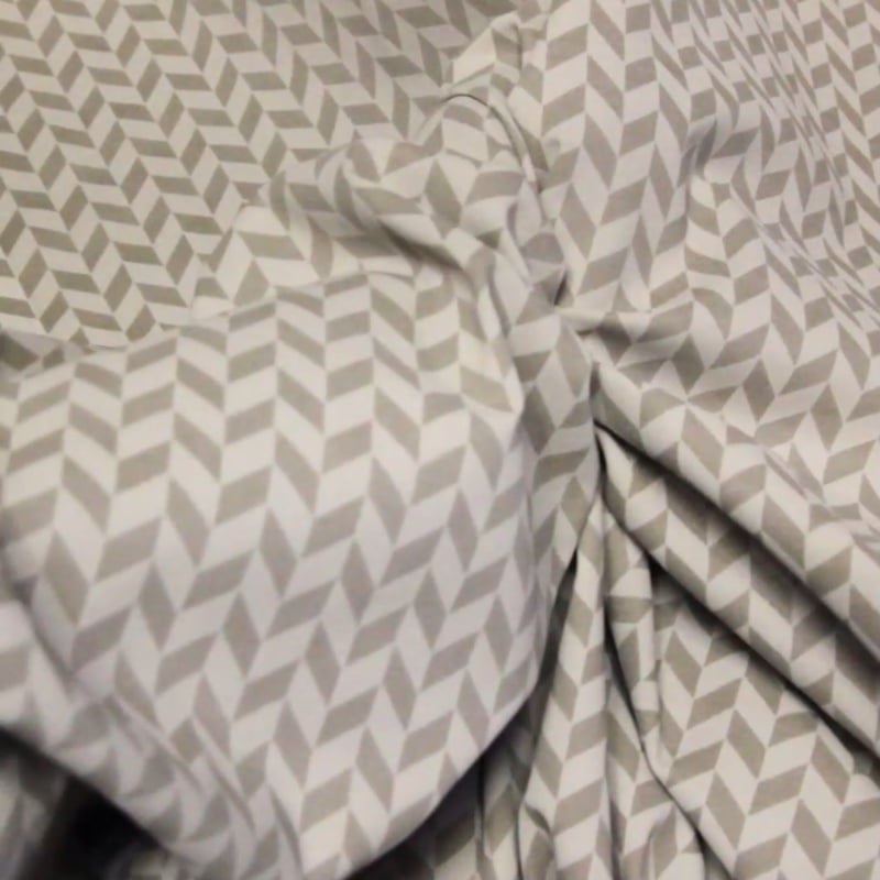 Vidéo: Gabardine coton & élasthanne - Beige motif géométrique