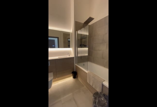 £800PCM - Aldershot/ Farnham- Superking, En-suite Main Photo