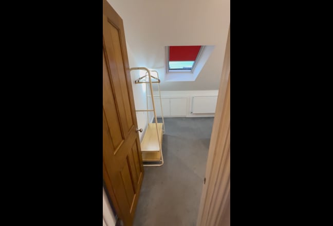 Amazing furnished double room. Gorgeous bathroom. Main Photo