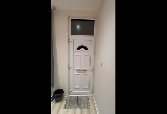 1 Room Available to takeover Main Photo