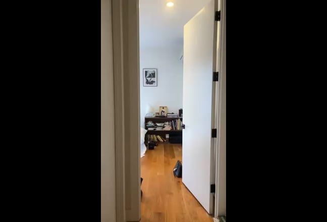 Bedroom with private bathroom near J/M/L Trains  Main Photo