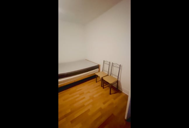 Spacious Master bedroom available  Main Photo