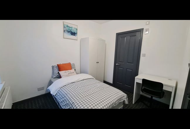 Video 1: Room 3 (Ensuite )
