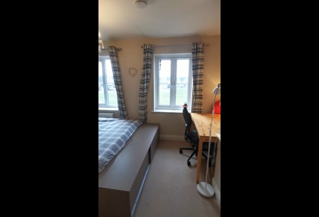 En-suite Double in Detached House in Oakley Vale Main Photo