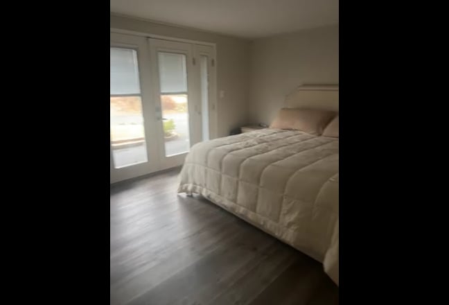 Your own private entrance and 🛏️ 🛀 🚽  Main Photo