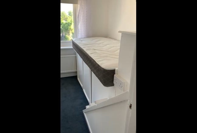 Single Room available! Main Photo