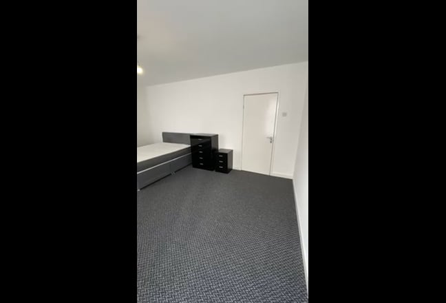    Cozy Room in Shared House- L6 0BH Main Photo