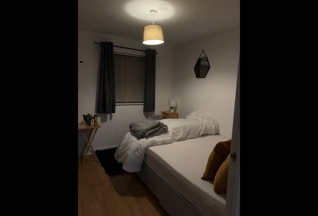 Clean furnished room Main Photo