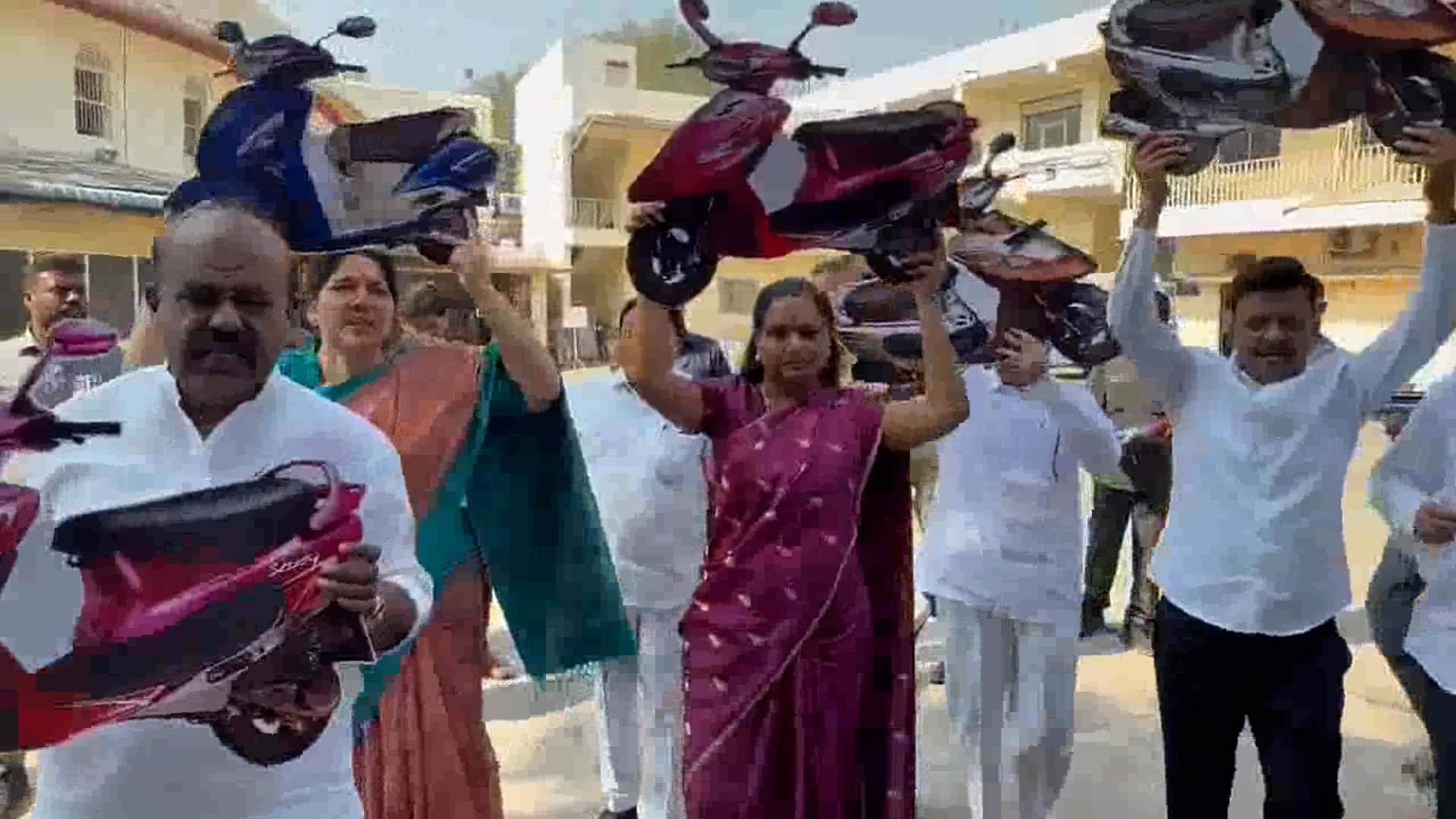 BRS MLC asks Priyanka Gandhi, "Where are the scooties for 18-year-old girls?" #politics