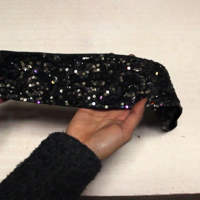 Vidéo: Ceinture à sequin brodée main - Noir (Taille M)