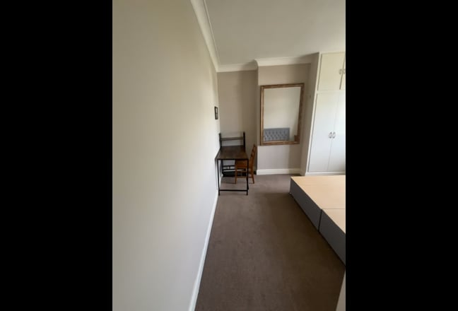 Spare room Main Photo