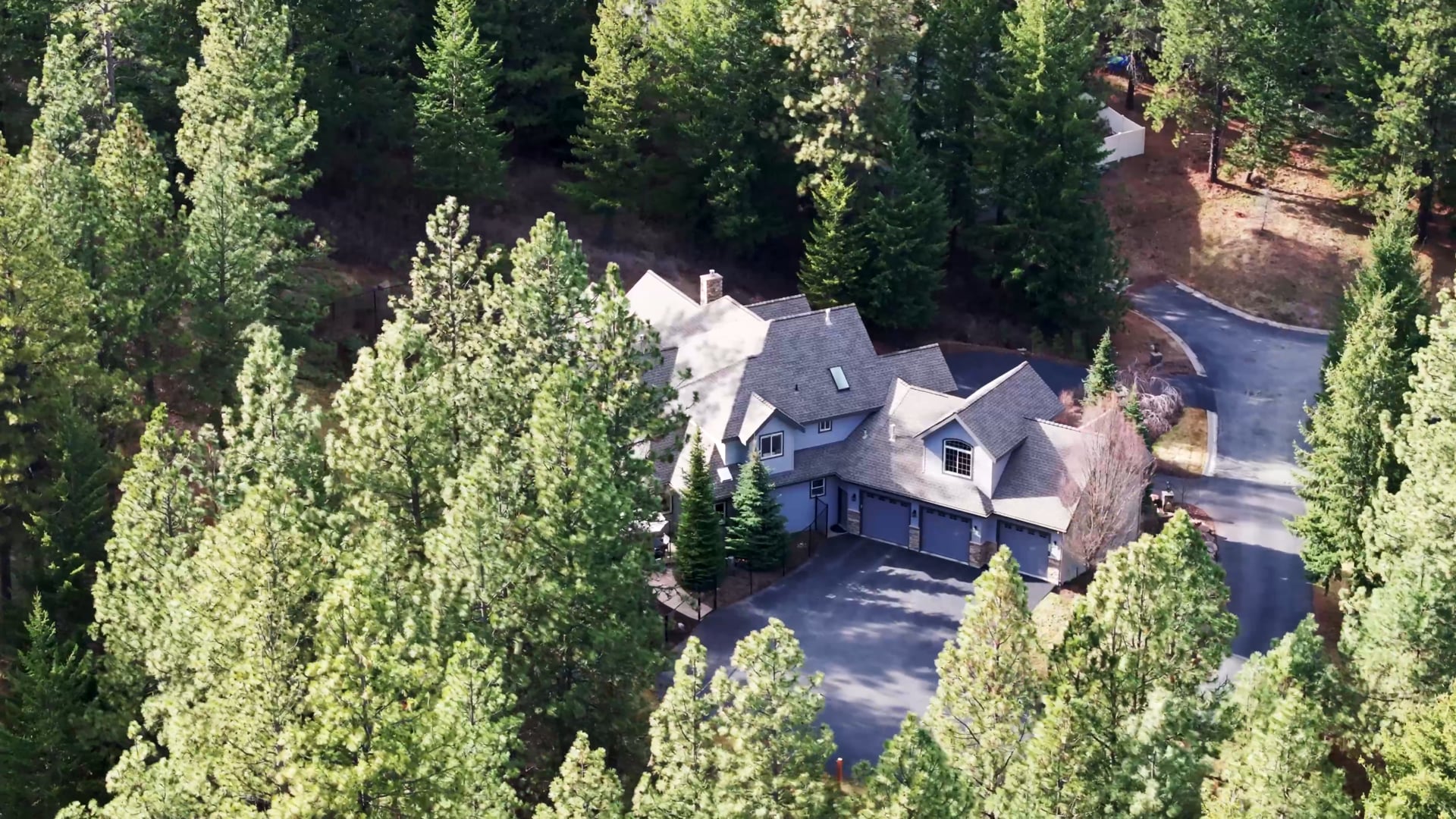 Privacy, Luxury, Contemporary: An Entertainer's Dream!