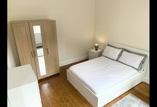 Newly Renovated Dbl Bedroom-Home Office-Media City Main Photo