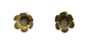 C. 1970 Vintage Gray Agate Flower Clip-On Earrings in 18kt Yellow Gold