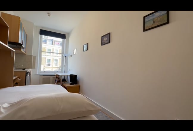 Modern Studio Flat in Earl's Court, Zone 1 Main Photo