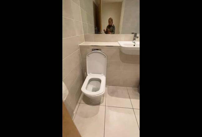 Bright & Spacious Double Room in Luxury Apartment Main Photo