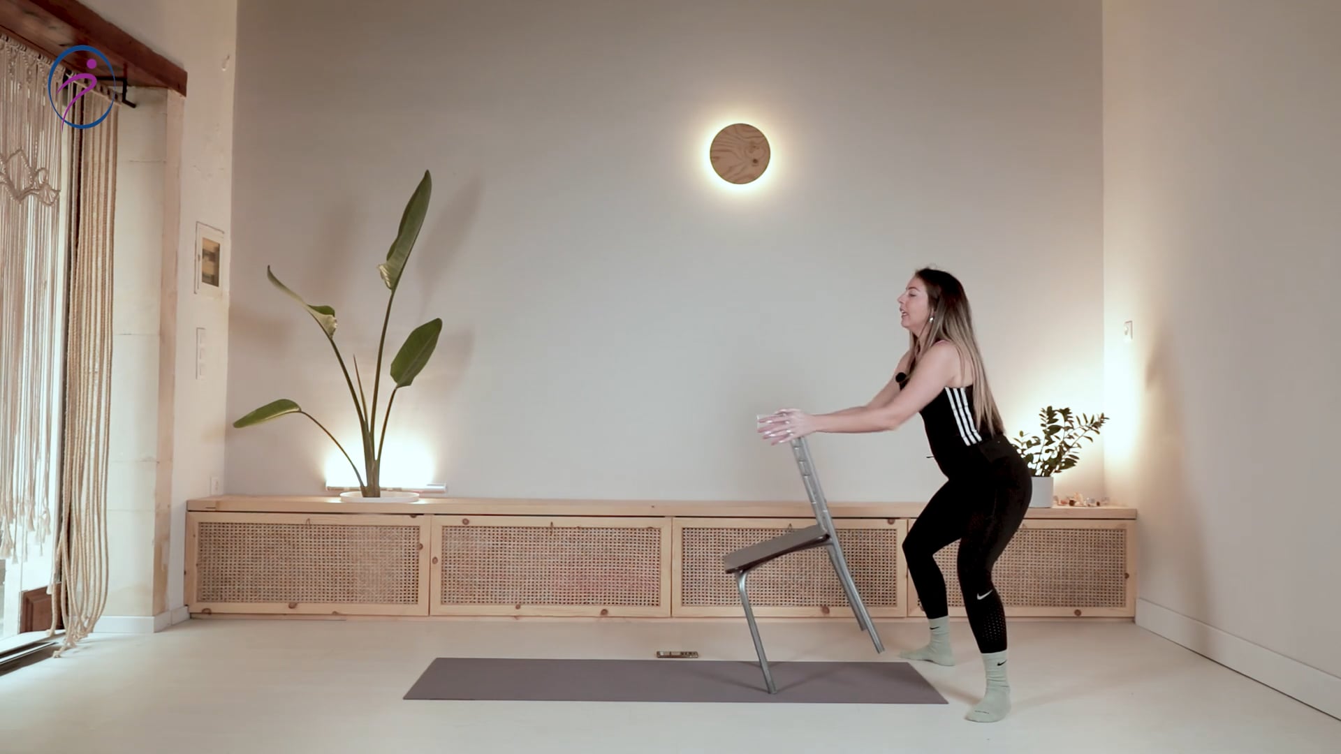 chair workout για όλο το σώμα Thumbnail