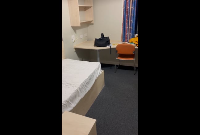 Bath Waterside Court a comfortable room Main Photo