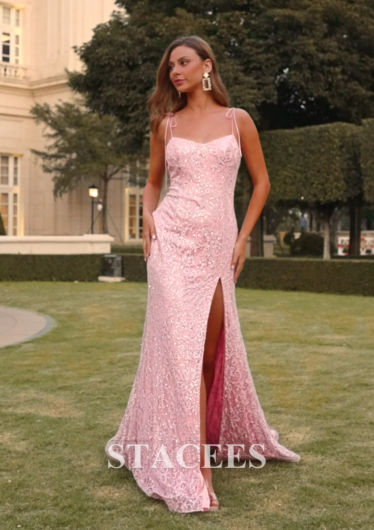Trumpet/Mermaid Lace Prom Dress V Neck Sweep Train with Sequins