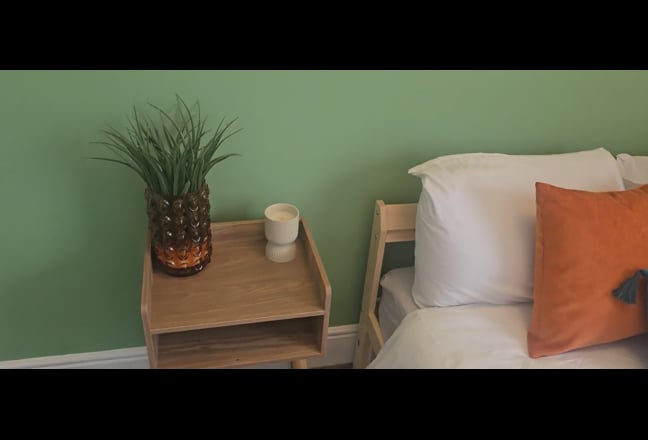 Female house. Large room. All inclusive.  Main Photo