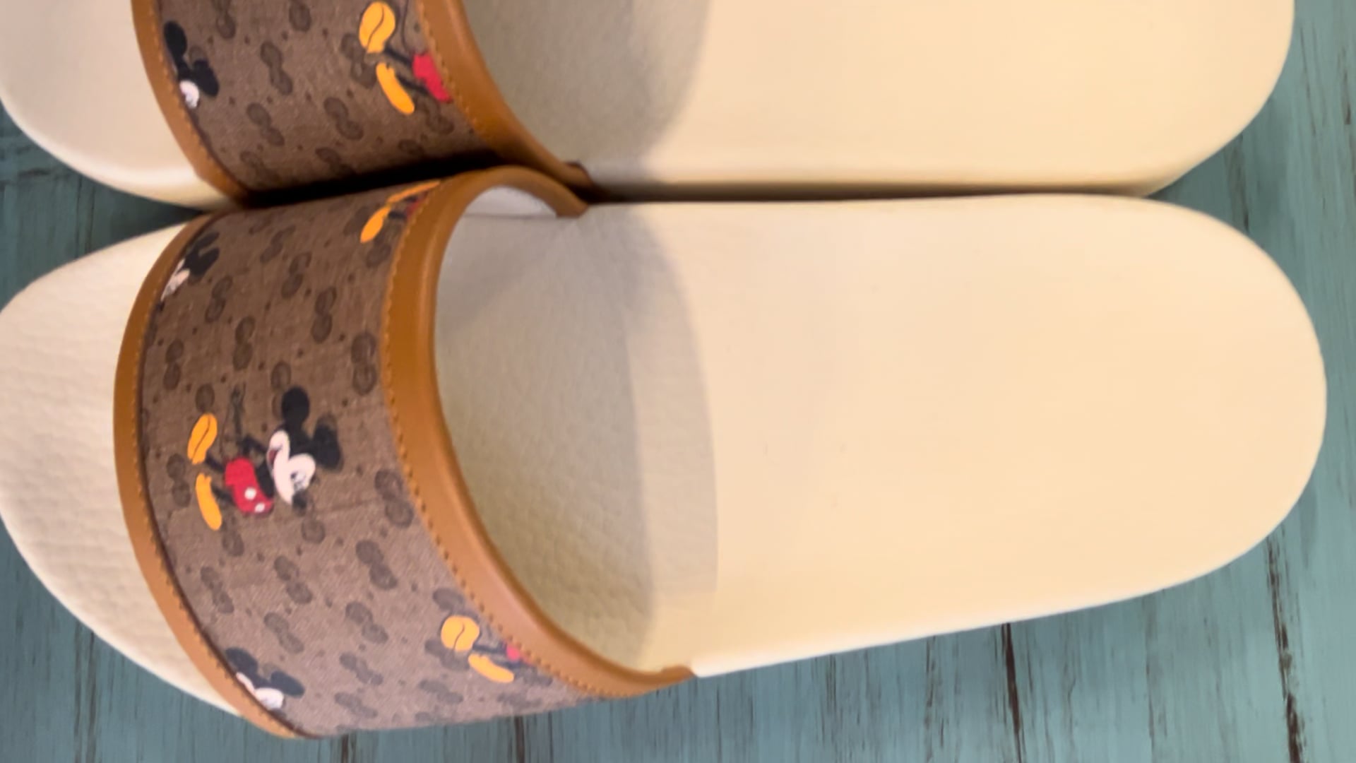 Gucci Mickey Mouse supreme Slide On 10.5 size With Box And  display picture 2