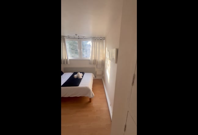Spacious Double Room Near London City Airport  Main Photo