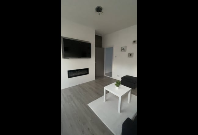 2 Rooms to Rent in Reddish - £685 Bills Inc Main Photo
