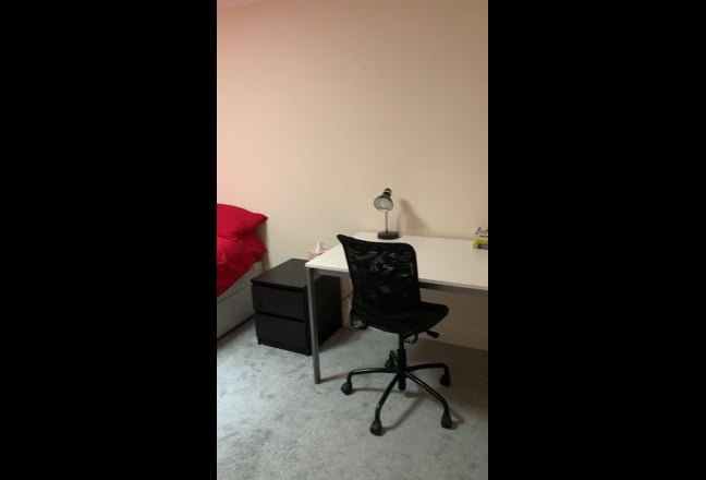 Spacious double room all bills included Main Photo