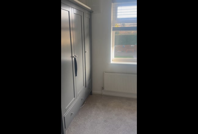 Large Private Bedroom in Shared Detached House Main Photo