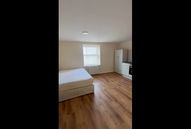Large Studio Flat  Main Photo