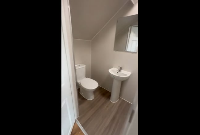 Refurbished Studio Flat  Main Photo