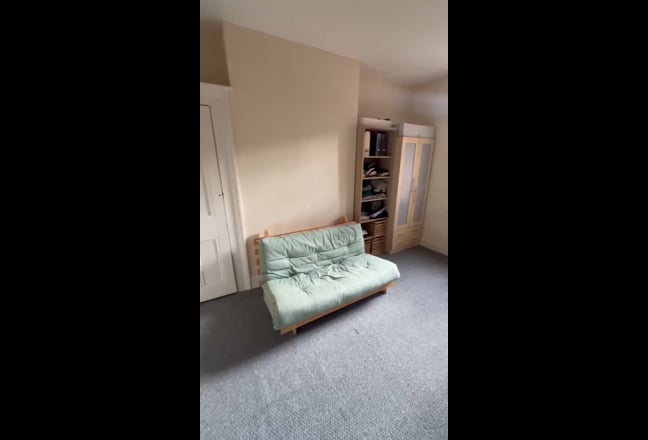 Double room in 2bed flat Main Photo