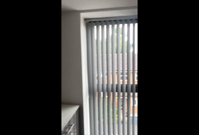 1 Room in 2 Bed apartment - Fallowfield Main Photo