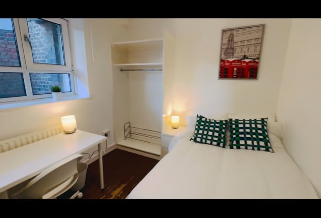 Oval tube 5min walk large room social flat share Main Photo