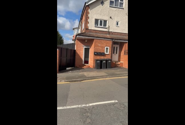 Large Ground floor one bedroom flat overlooking Br Main Photo