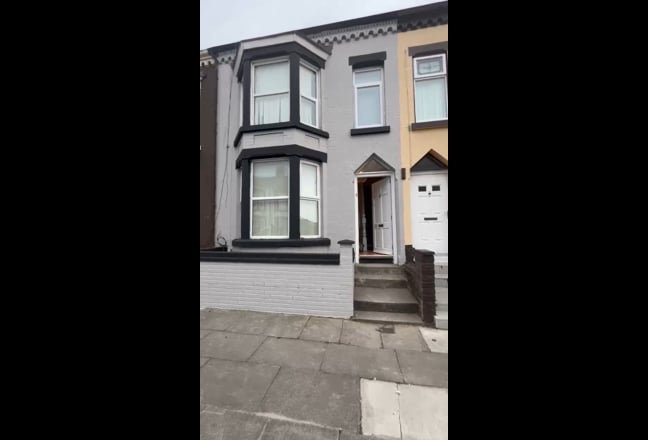 Spacious 4-Bedroom Mid-Terraced Home to Let – Prim Main Photo