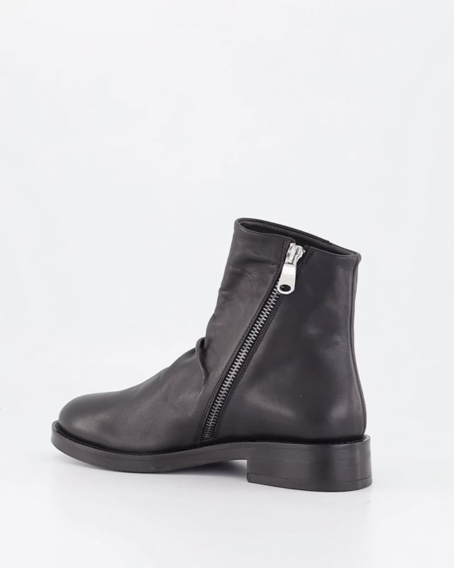 ECHO / Black