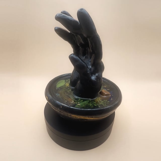 Ceramics_HandWithJewelry 2