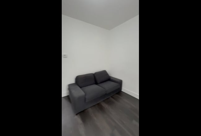 ***All Bills Included 1 Bed Flat in N18! Main Photo