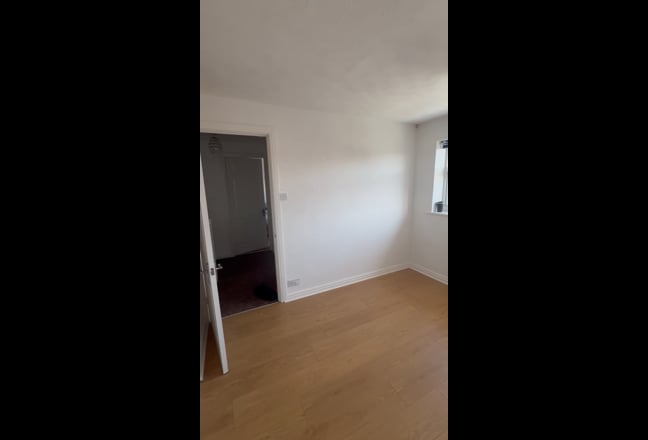 Big Single Bedroom For Rent Main Photo