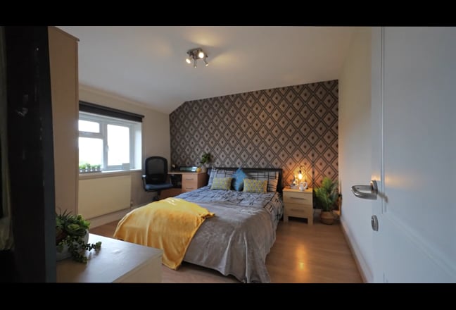 Executive Double Room in High End Home Main Photo