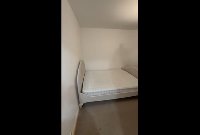 Double Bedroom In 3 bedroom shared house  Main Photo