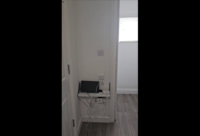 Double Ensuite Room - Corby Main Photo